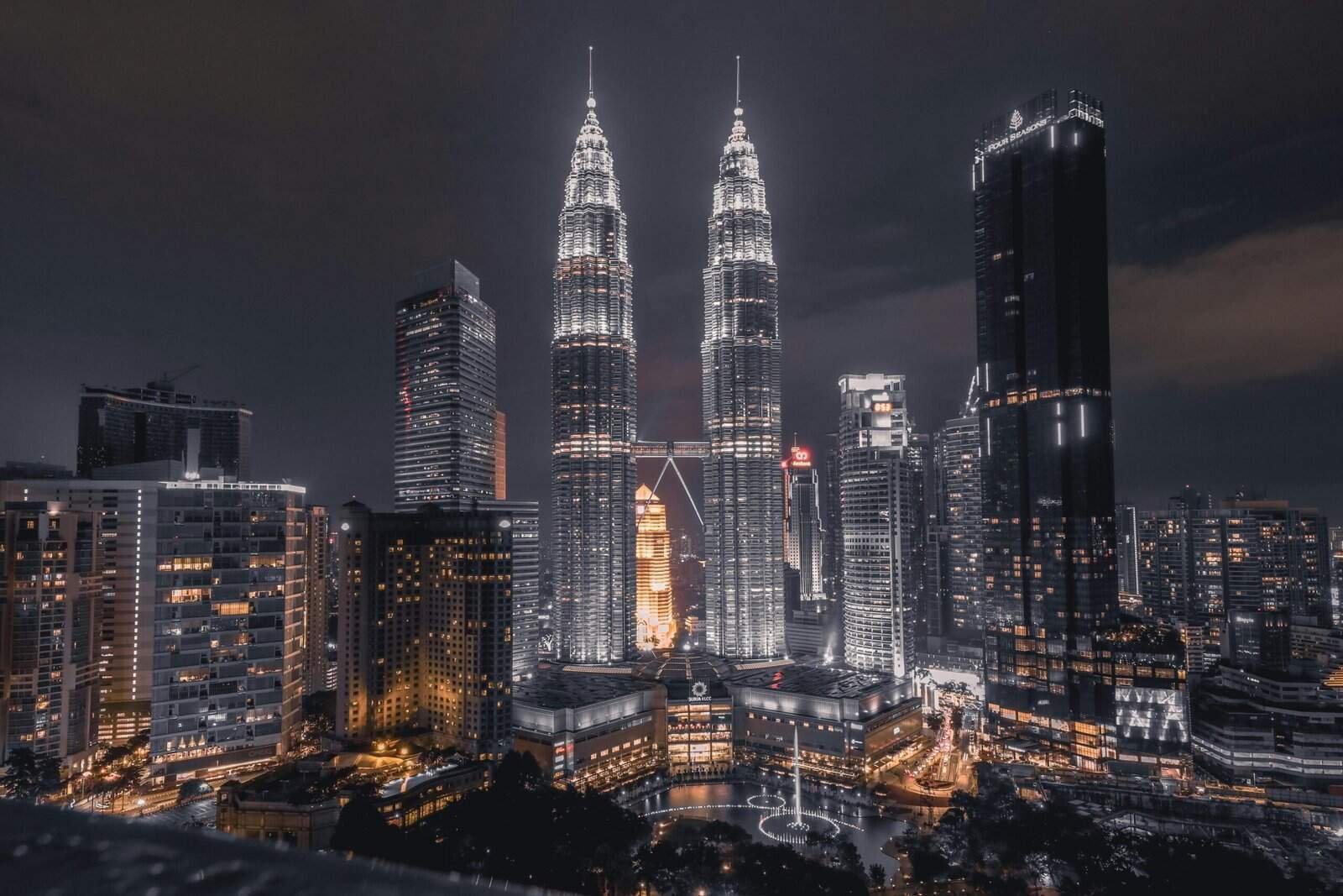 Malaysia Travel Guide 2025 – Explore Culture, Islands & City Life