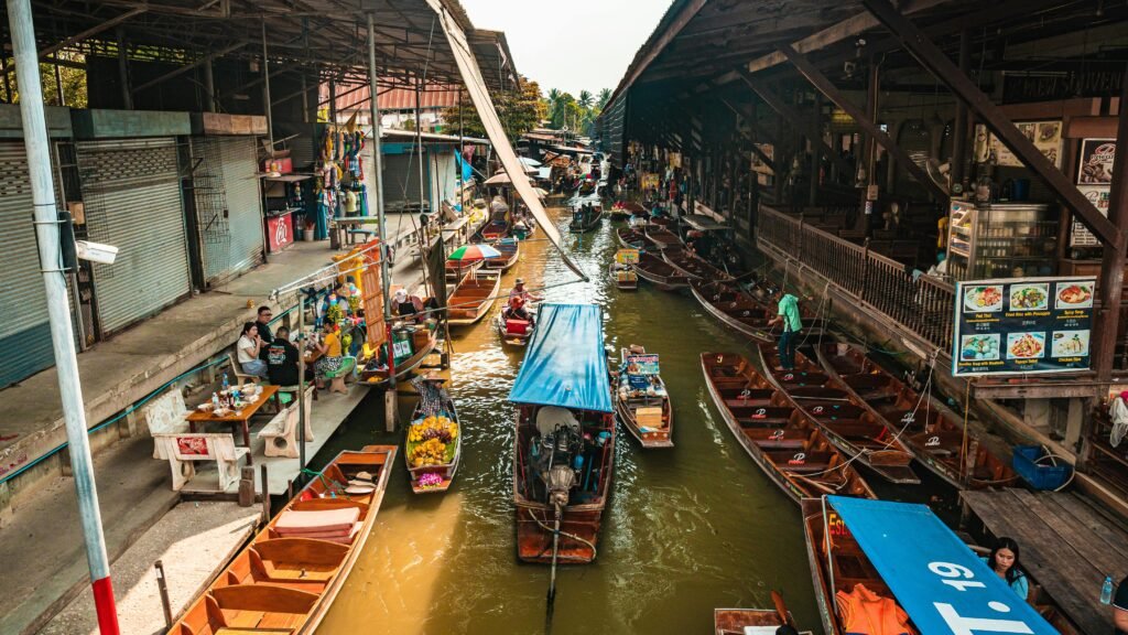 Floating Market Bangkok – Traditional Thai Market Thailand Travel Guide 2025 – Best Places to Visit, Things to Do & Travel Tips | Good Destino Floating Market Bangkok – Traditional Thai Market