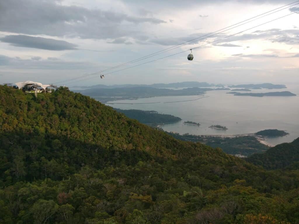 Langkawi Sky Bridge – Island Adventure Malaysia Travel Guide 2025 – Explore Culture, Islands & City Life Langkawi Sky Bridge – Island Adventure