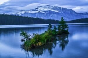 Scenic View of a Mountain Lake at Dusk Canada Best Time to Visit Canada 2026 – Month by Month Weather, Costs & Tips Scenic View of a Mountain Lake at Dusk, Canada