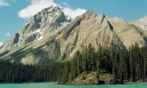Stunning View of Maligne Lake and Samson Peak Jasper Alberta Canada Western Canada Itinerary 10–14 Days – Banff, Jasper, Rockies & Vancouver Stunning View of Maligne Lake and Samson Peak, Jasper, Alberta, Canada