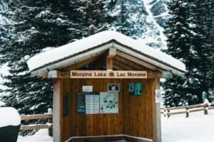 The winter beauty of Moraine Lake Canada Lake Louise & Moraine Lake Travel Guide 2026 – Best Time, Shuttle & Tips The winter beauty of Moraine Lake, Canada