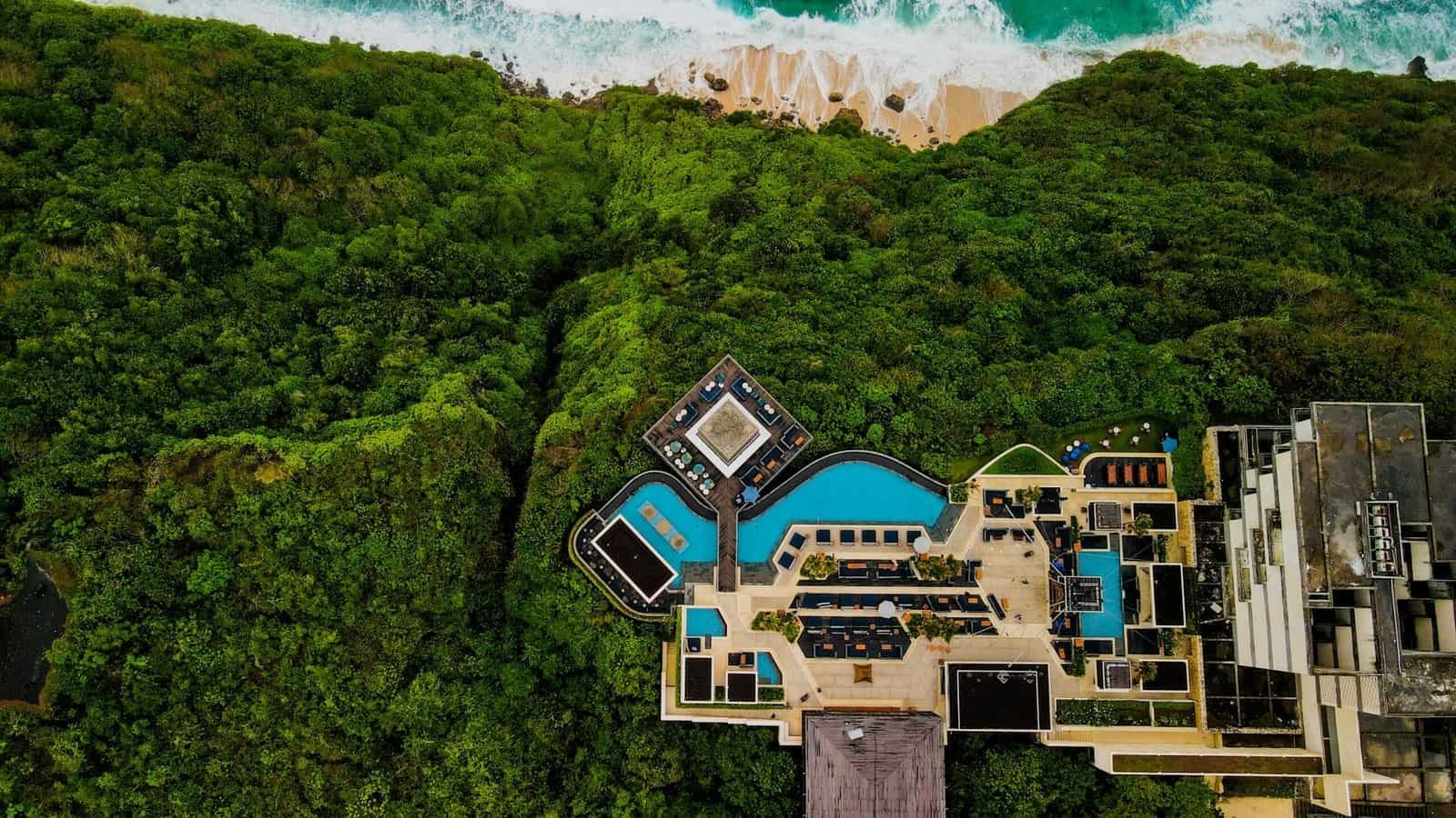 Best Luxury Resorts in Bali 2026