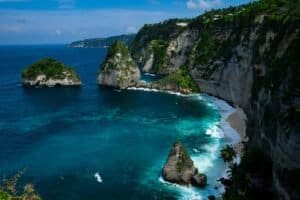 Discover breathtaking cliffs and turquoise waters on Balis Nusa Penida island Bali Indonesia Bali Budget Travel Guide 2026: Travel Bali Cheap Under $50/Day Discover breathtaking cliffs and turquoise waters on Bali's Nusa Penida island, Bali, Indonesia