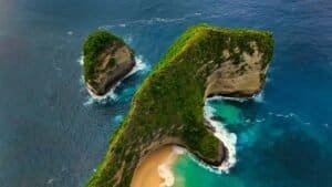 Stunning aerial view of Kelingking Beach in Bali, showcasing turquoise waters and dramatic cliffs, Bali